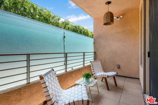 1318 S Roxbury Drive, Los Angeles CA: https://media.crmls.org/mediaz/c3b56911-b3fe-4def-8700-bcb2e706365c.jpg