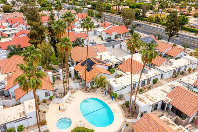 2355 S Gene Autry Trail, Palm Springs CA: https://media.crmls.org/mediaz/c3b5af77-c92d-4ebf-97d6-ab70f4b20946.jpg
