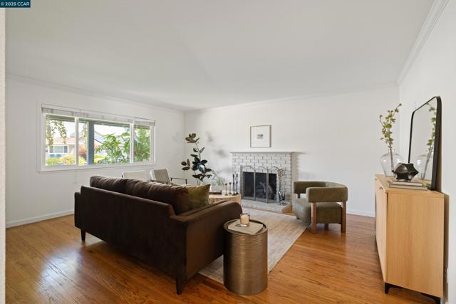 6944 Cedar Ln, Dublin CA: https://media.crmls.org/mediaz/c3b723a3-7e0e-4adc-812e-03c156201f0a.jpg