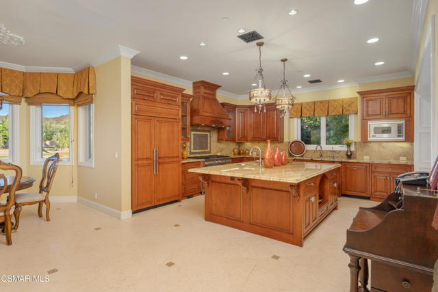 2462 Lost Canyons Drive, Simi Valley CA: https://media.crmls.org/mediaz/c3b79a2e-fce7-428f-949a-75119876a9c0.jpg