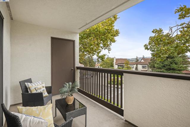 21071 Gary Dr, Hayward CA: https://media.crmls.org/mediaz/c3b7bfc4-bcc1-450f-ad34-745b2de85fde.jpg