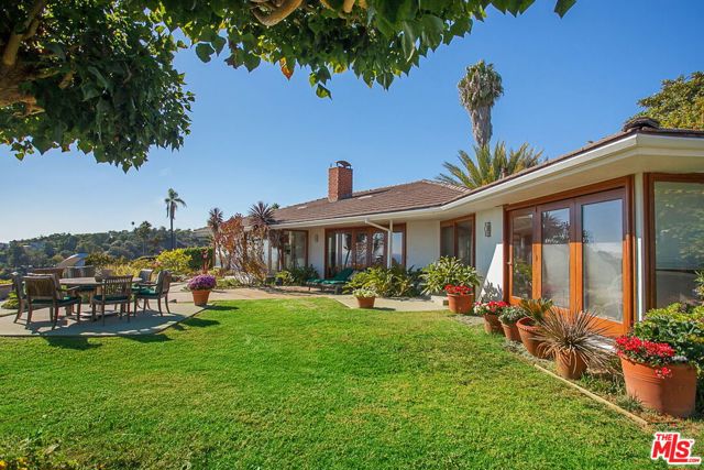1166 LAS PULGAS Place, Pacific Palisades CA: https://media.crmls.org/mediaz/c3b7c1d9-8de7-44ea-9cce-db6104282b1c.jpg