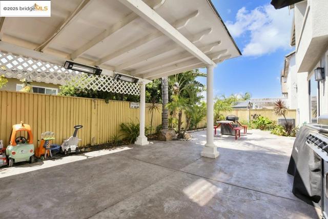 25 Solitude Ct, Oakley CA: https://media.crmls.org/mediaz/c3b7c8d8-1c9a-4f89-991d-0ccc5a4649a1.jpg
