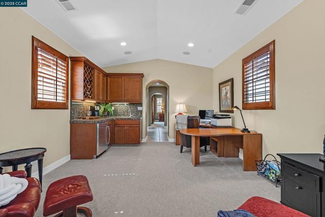 2222 Creekview Pl, Danville CA: https://media.crmls.org/mediaz/c3b7da02-4523-4d3c-baaa-0ffbc4f7e1cf.jpg