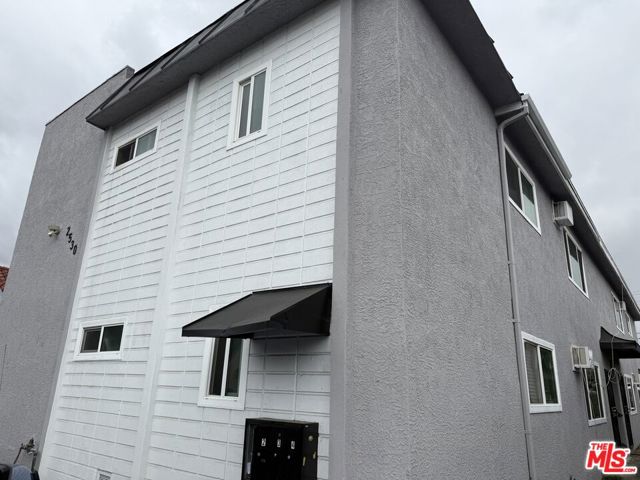 2530 Carmona Avenue, Los Angeles CA: https://media.crmls.org/mediaz/c3b8b310-de96-424c-862b-e1a8dc956511.jpg