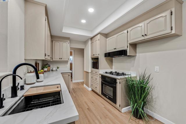 35629 Dee Pl, Fremont CA: https://media.crmls.org/mediaz/c3b8bed0-bd64-4c1a-9fe5-3a37cf7794b3.jpg