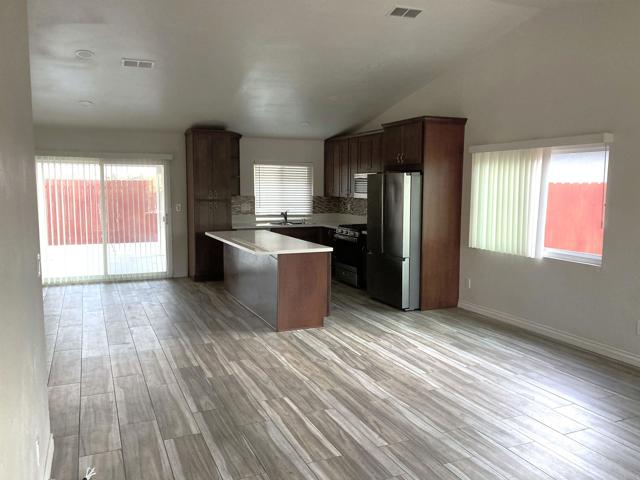 Detail Gallery Image 8 of 26 For 7561 Skyline Dr, San Diego,  CA 92114 - 3 Beds | 2 Baths