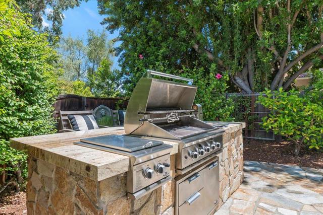 116 Calle Nivel, Los Gatos CA: https://media.crmls.org/mediaz/c3b971fd-1ef0-44bf-a952-76cffe466ada.jpg