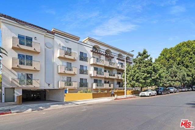 1353 N Fuller Avenue, Los Angeles CA: https://media.crmls.org/mediaz/c3b99f73-7c94-457d-a283-85dd04926a32.jpg