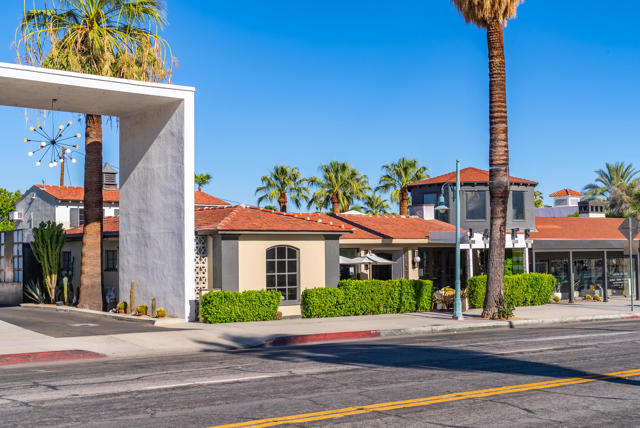 664 Palm Canyon Drive, Palm Springs CA: https://media.crmls.org/mediaz/c3ba0206-7ee1-4126-a8ba-bb0738a97c32.jpg