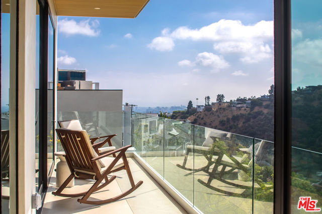 1943 Sunset Plaza Drive, Los Angeles CA: https://media.crmls.org/mediaz/c3ba069e-cbc6-4074-8aa3-c2c5ebfe9d9d.jpg