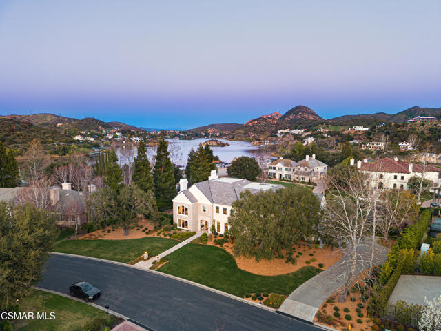 2160 Marshbrook Road, Thousand Oaks CA: https://media.crmls.org/mediaz/c3ba397d-e0df-4771-b282-a4845023ad0b.jpg