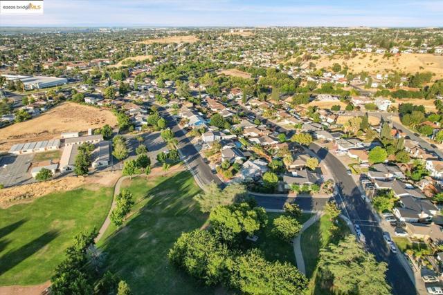 3326 Hacienda Way, Antioch CA: https://media.crmls.org/mediaz/c3ba3da6-1a44-4a39-a96e-4312cf920b9f.jpg