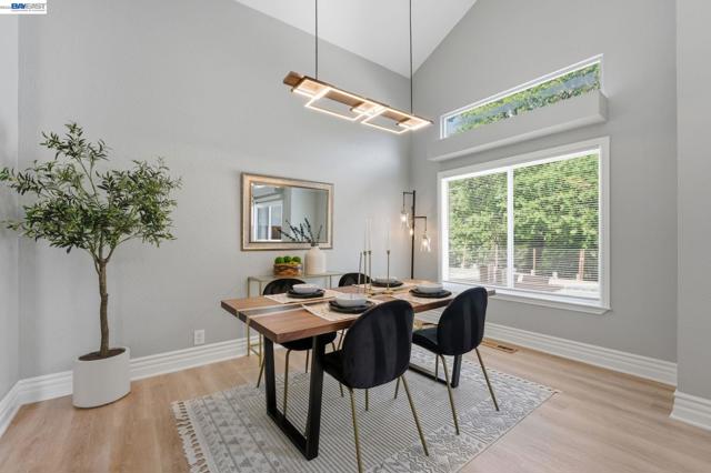 1782 Whitecliff Way, Walnut Creek CA: https://media.crmls.org/mediaz/c3ba7f9a-b729-4b7f-aa38-69e43e651b35.jpg