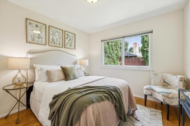 1399 Woodland Avenue, Menlo Park CA: https://media.crmls.org/mediaz/c3bab31d-ef5e-458d-ac82-e7fffa4dbd0d.jpg
