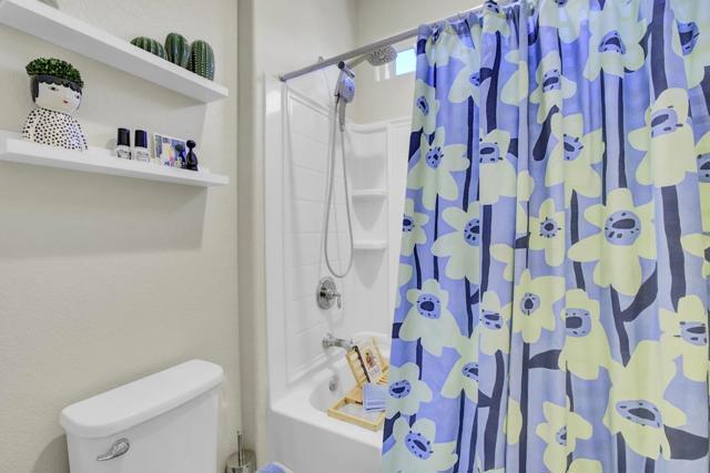 871 Cordoba Way, Hollister CA: https://media.crmls.org/mediaz/c3bab937-2d71-4103-a712-beba82646e70.jpg