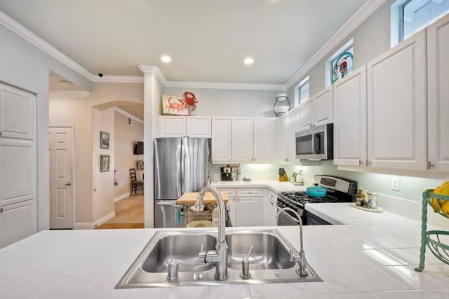 6707 Ketch Way, Carlsbad CA: https://media.crmls.org/mediaz/c3bae19f-c39a-4cb9-a46f-6bd4d49ad35e.jpg