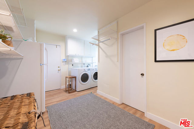 16331 Tudor Drive, Encino CA: https://media.crmls.org/mediaz/c3bb559e-6564-4363-a389-3a3d6b2b59d3.jpg