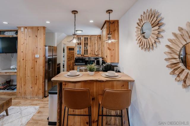 1027 W Country Club Blvd, Big Bear CA: https://media.crmls.org/mediaz/c3bb6855-d359-404c-9799-e6bce2841f87.jpg