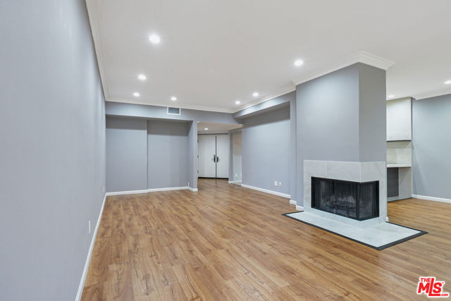 930 N Wetherly Drive, West Hollywood CA: https://media.crmls.org/mediaz/c3bb87b6-702d-4bc0-bb99-dea8ab7ac810.jpg