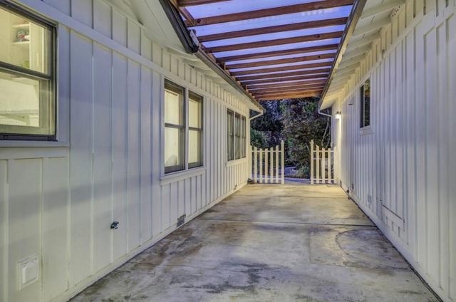 667 Cuesta Drive, Los Altos CA: https://media.crmls.org/mediaz/c3bba197-5765-4e81-8b1a-8c92ff29cc70.jpg