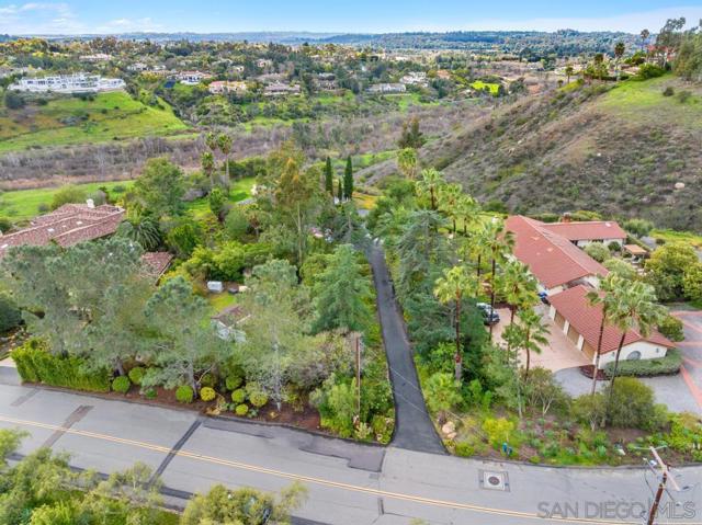 16574 Zumaque, Rancho Santa Fe CA: https://media.crmls.org/mediaz/c3bbb309-cfca-4dbd-a329-8c63c17765a8.jpg