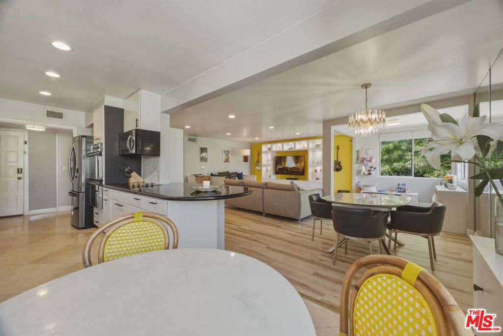 5301 Balboa Boulevard #F8