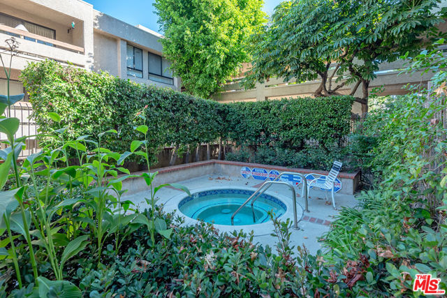 15167 Magnolia Boulevard, E photo 37