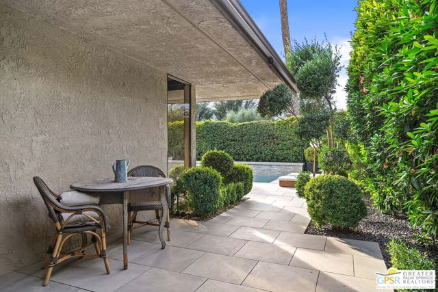 46 Princeton Drive, Rancho Mirage CA: https://media.crmls.org/mediaz/c3bc4318-adc2-48b5-b198-c4de3969b7a8.jpg