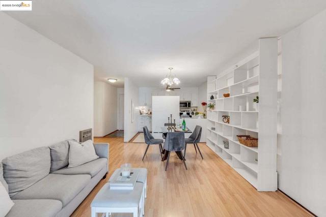 500 Vernon ST, Oakland CA: https://media.crmls.org/mediaz/c3bcae48-dd7f-42ca-aaab-ce0069cc85fd.jpg