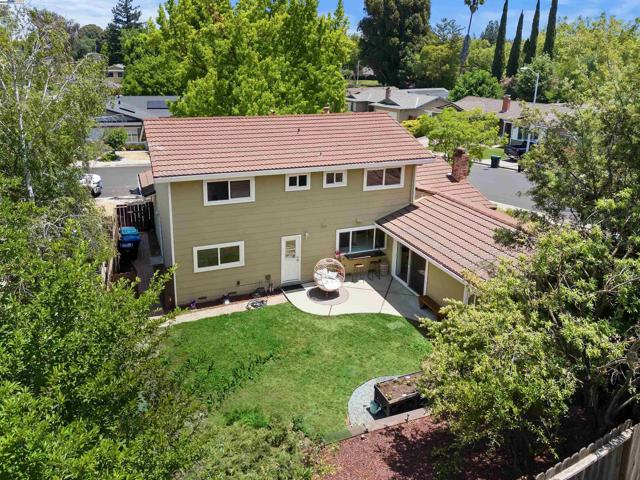 7606 Desertwood Ln, Pleasanton CA: https://media.crmls.org/mediaz/c3bd3f11-aecd-4e8d-a491-0d883613dbbb.jpg