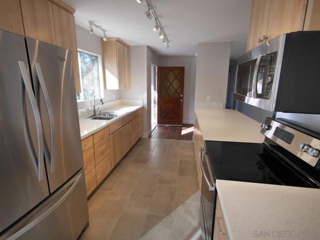 8209 Mesa, Santee CA: https://media.crmls.org/mediaz/c3bd690f-f8f7-40c3-8ea6-32a3abf6fdc8.jpg