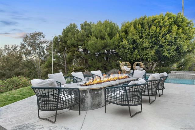 2610 Acuna Ct, Carlsbad CA: https://media.crmls.org/mediaz/c3bd8417-0903-41bb-99cf-7c9e087848d7.jpg