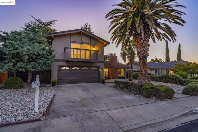 4414 Willow Glen Ct, Concord CA: https://media.crmls.org/mediaz/c3be5050-d9cd-43b9-a6b8-1f8d2be12f4d.jpg