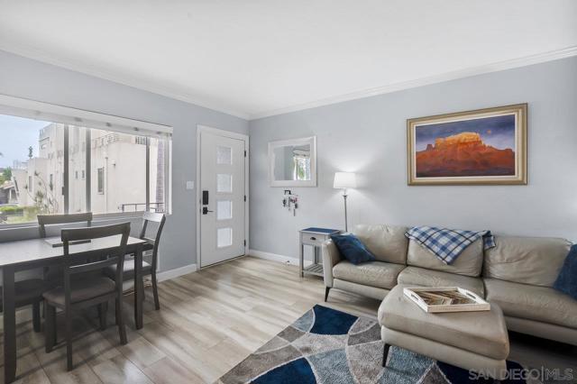 1464 Essex St, San Diego CA: https://media.crmls.org/mediaz/c3be6c12-9813-4dda-98fd-5334dc1dce4d.jpg