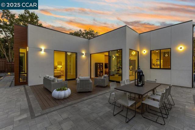720 Laurel Dr, Walnut Creek CA: https://media.crmls.org/mediaz/c3beccd0-201f-4f79-87a6-2a00138cb589.jpg