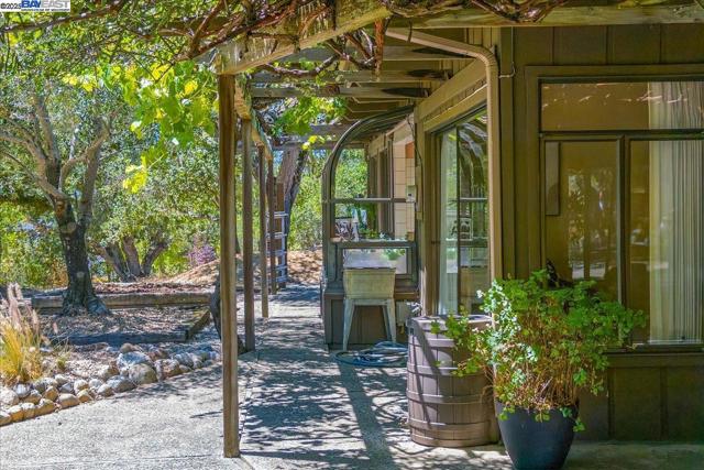 15335 Via Los Tulares, Carmel Valley CA: https://media.crmls.org/mediaz/c3bedced-e79c-4b1f-ae27-41095f1fef78.jpg