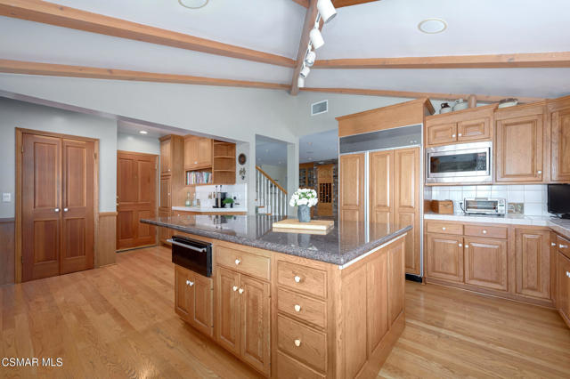 22101 Mulholland Drive, Woodland Hills CA: https://media.crmls.org/mediaz/c3bf82d3-11f5-4fb1-a6d8-c800cfd2640e.jpg