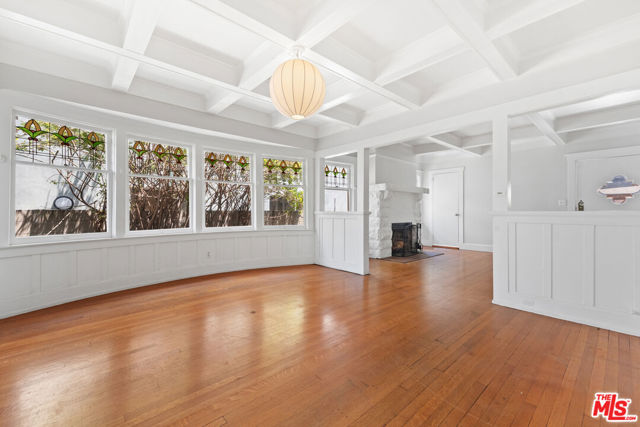 45 Breeze Avenue, Venice CA: https://media.crmls.org/mediaz/c3bfcbfe-f022-4ce9-89ac-b9b222b7f3bd.jpg