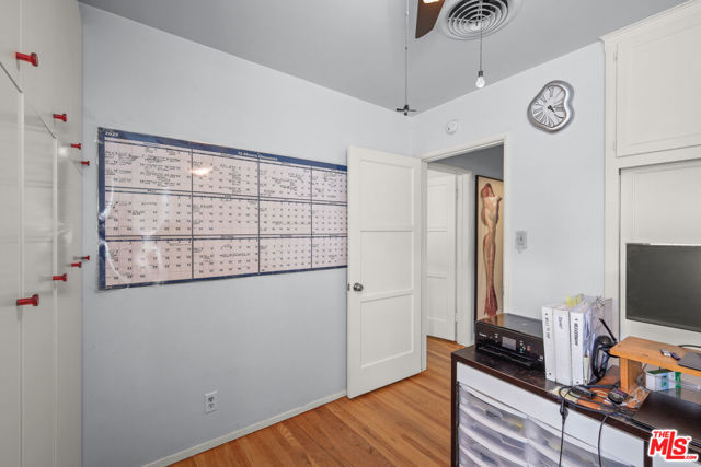 6961 Zelzah Avenue, Reseda CA: https://media.crmls.org/mediaz/c3bffca6-0821-473e-b1b8-72a9097fbe1d.jpg