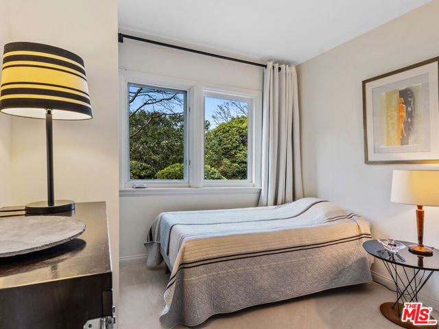 3818 Hollyline Avenue, Sherman Oaks CA: https://media.crmls.org/mediaz/c3c041b6-bc87-4f8c-a1a4-48a2e01d431e.jpg