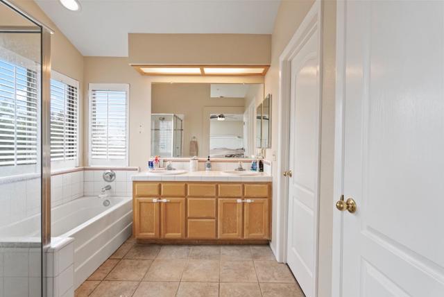 18177 Stonegate Court, Salinas CA: https://media.crmls.org/mediaz/c3c08350-81a5-4aeb-99fa-369be53906c4.jpg