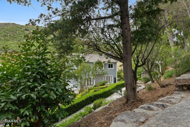 1561 Lookout Drive, Agoura Hills CA: https://media.crmls.org/mediaz/c3c14ebe-1189-4c16-bb2d-ec1713cee21f.jpg