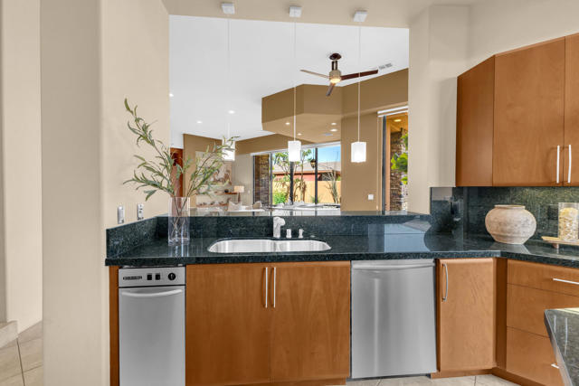 50050 Camino Privado, La Quinta CA: https://media.crmls.org/mediaz/c3c17e53-8a1c-48d9-8172-091d205db3b3.jpg