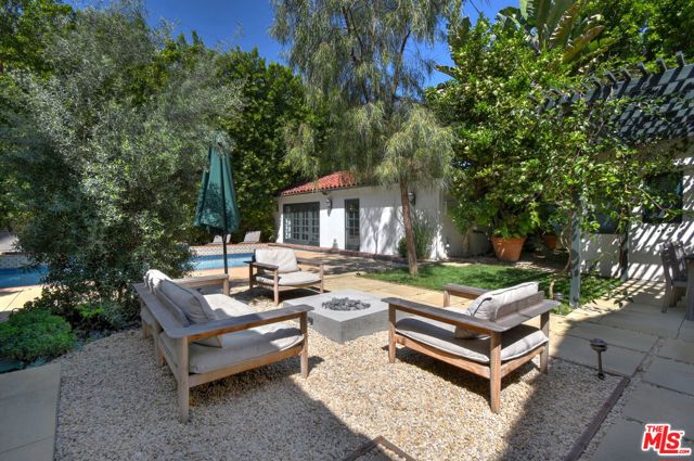 4277 Beck Avenue, Studio City CA: https://media.crmls.org/mediaz/c3c18add-fd19-4097-bed1-ef403011ca8b.jpg