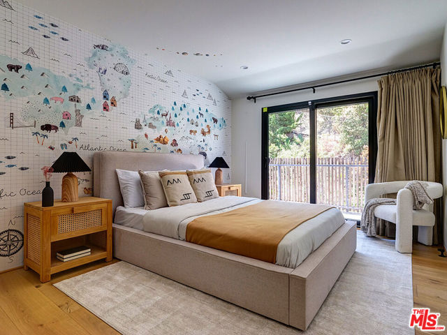 8674 Edwin Drive, Los Angeles CA: https://media.crmls.org/mediaz/c3c21097-402e-4e86-aeb2-9b75bea10682.jpg