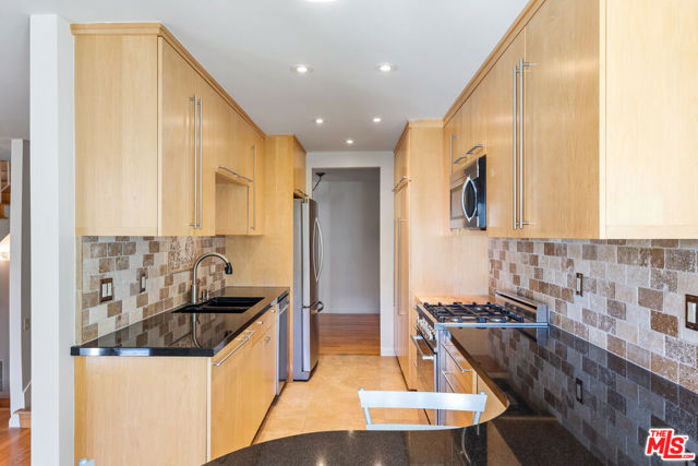 Drew Fenton | 17087 Palisades Circle Pacific Palisades CA | MLS: 7324465