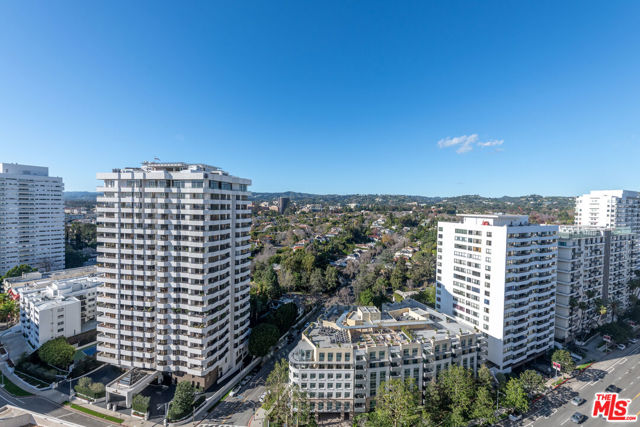 10580 Wilshire Boulevard, Los Angeles CA: https://media.crmls.org/mediaz/c3c285b5-1a0d-4e4e-a110-7f29806f9cad.jpg