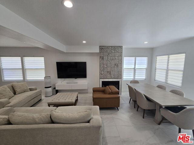 8004 Rose Street, Paramount CA: https://media.crmls.org/mediaz/c3c33de6-5c8b-43e4-a6f9-1233c641ae3b.jpg