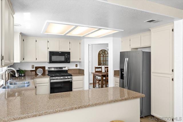2208 Terracewood Ln, Escondido CA: https://media.crmls.org/mediaz/c3c3a487-a94b-4084-a829-4651b3c32f88.jpg